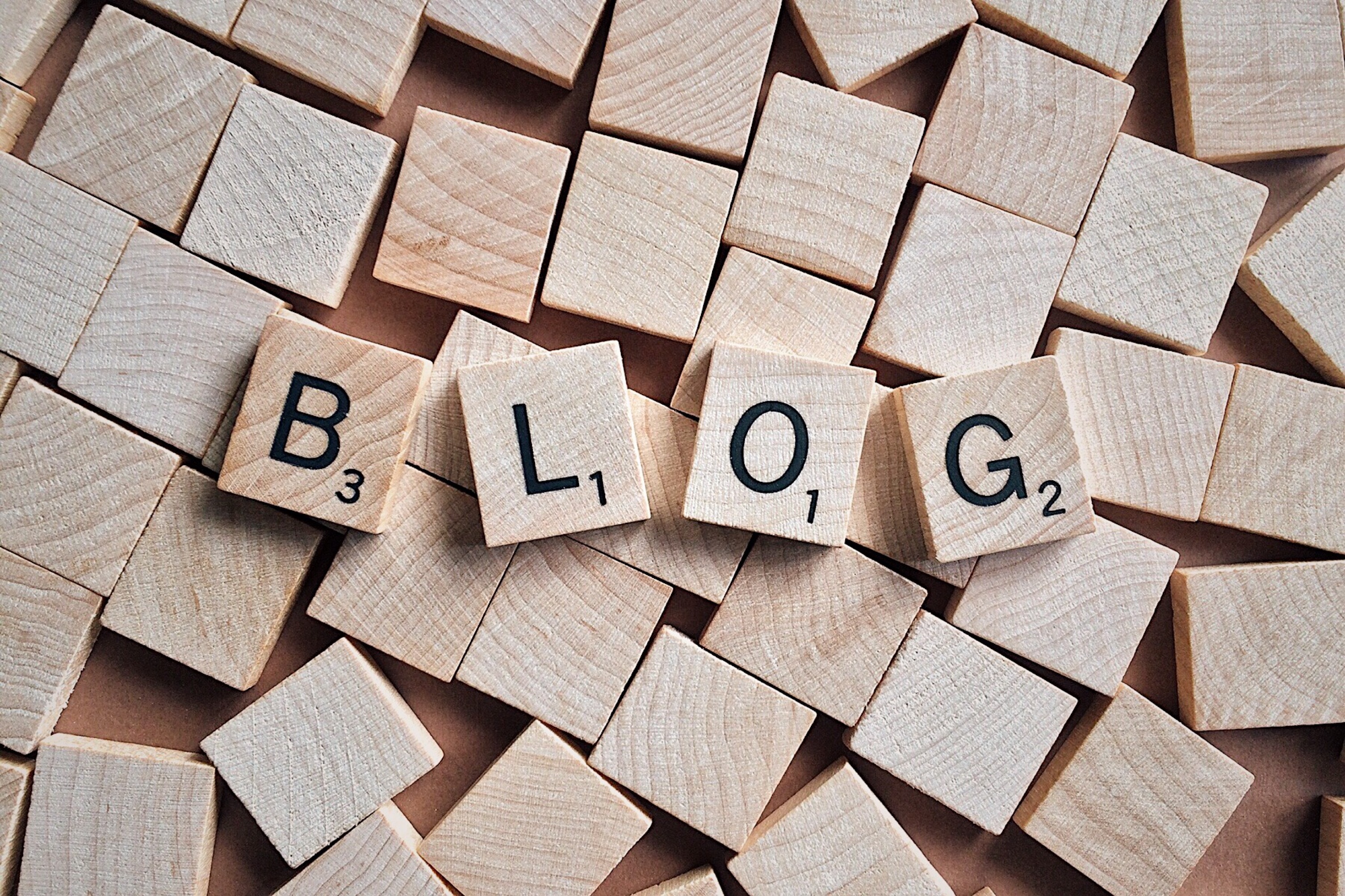 Fa kockák Blog felirattal